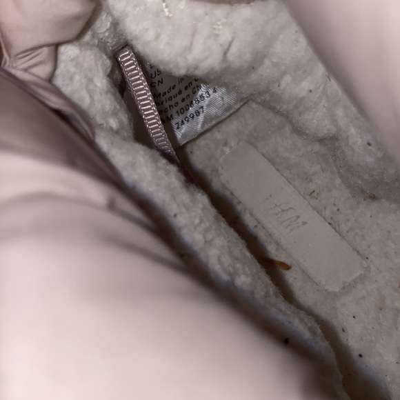 Barely used H&M slippers perfect for winter cozy nice - Picture 2 of 2